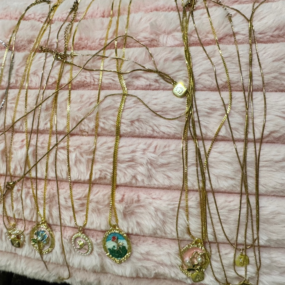 Gold plated Gold and Green Pendant Necklace - Picture 7 of 7